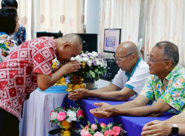 งานประเพณีทำบุญ และพิธีรดน้ำขอพรนักสหกรณ์อาวุโส ณ ... พารามิเตอร์รูปภาพ 11